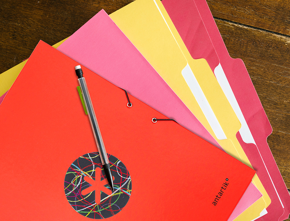CARPETA LIDERPAPEL ANTARTIK GOMAS A4 3 SOLAPAS CARTON FORRADO TRENDING COLORES SURTIDOS