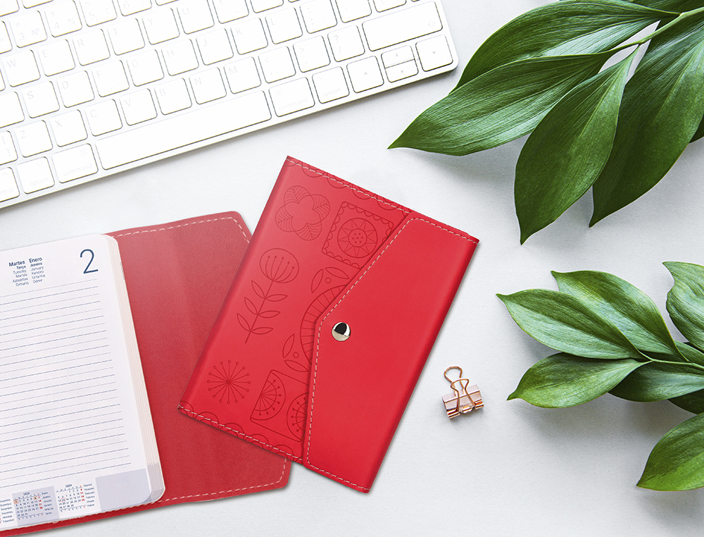 AGENDA ENCUADERNADA LIDERPAPEL THERASIA MINI 2024 DIA PAGINA COLOR ROJO PAPEL 70 GR