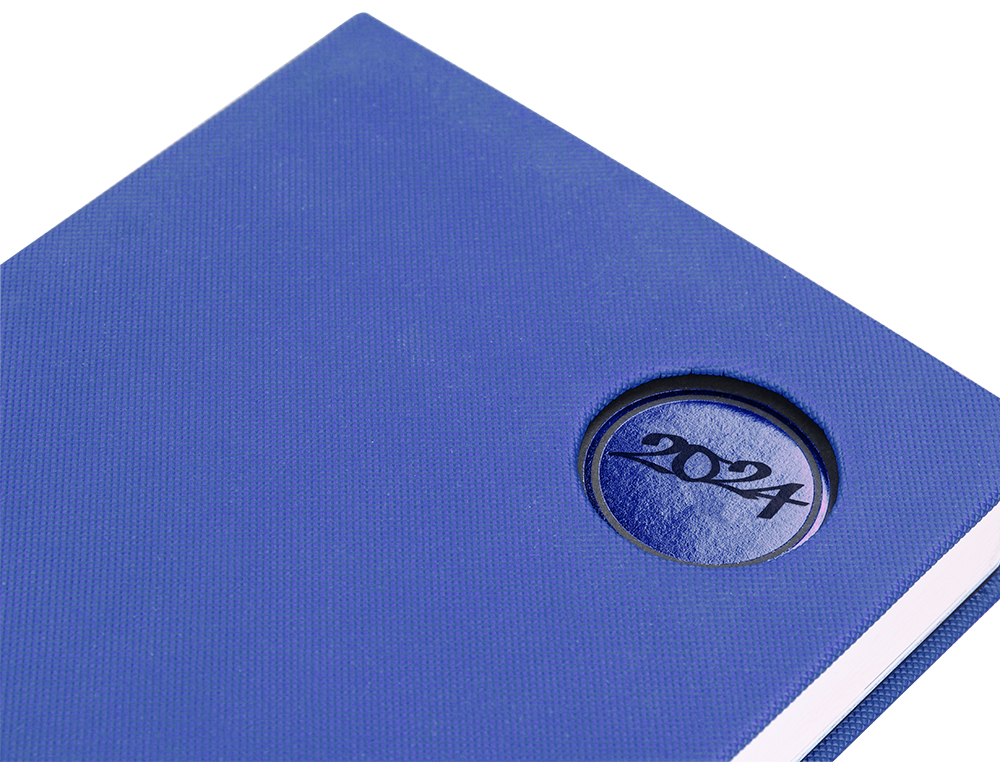 AGENDA ENCUADERNADA LIDERPAPEL KILKIS 15X21 CM 2024 DIA PAGINA COLOR AZUL PAPEL 70 GR